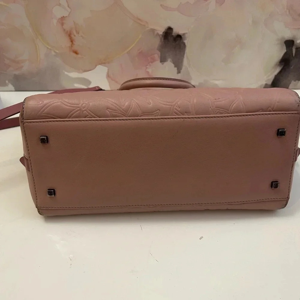 ! Carolina Herrera leather light pink Handbag - Picture 14 of 14